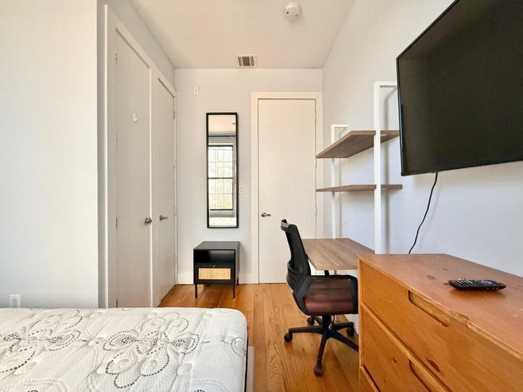 Vernon St –  (Prime Bushwick)