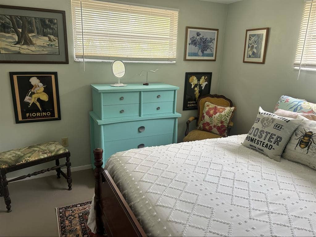 Furnished room for rent