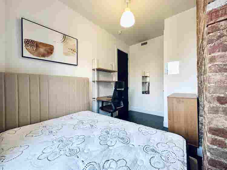 Putnam Ave –  bedroom)