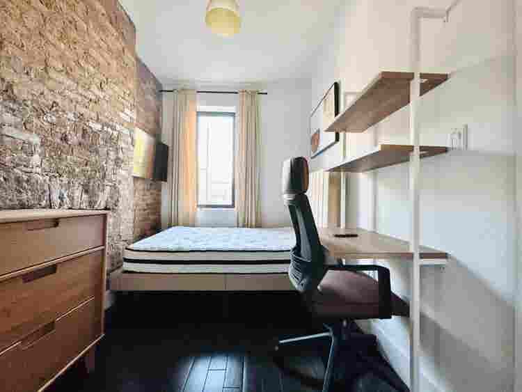 Putnam Ave –  bedroom)