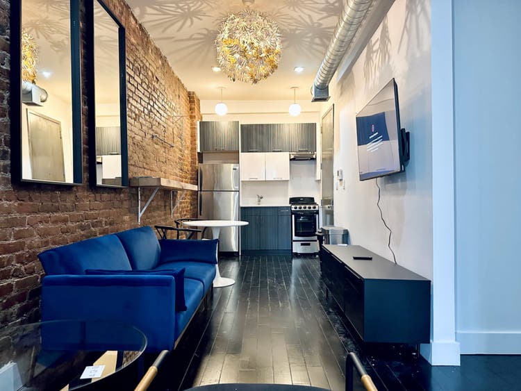 Putnam Ave –  bedroom)