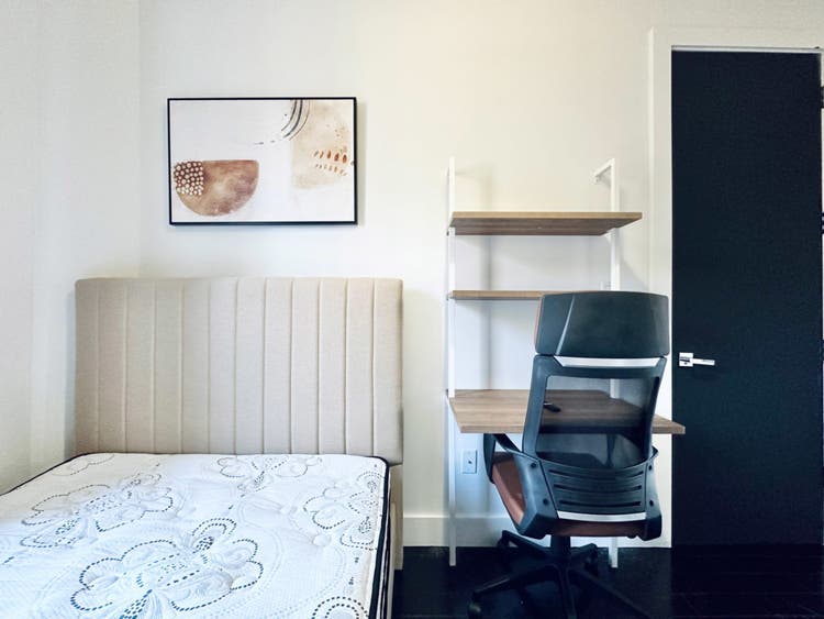 Putnam Ave – bedroom)