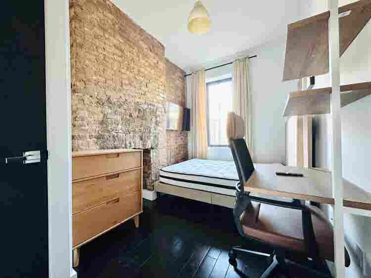 Putnam Ave –  bedroom)