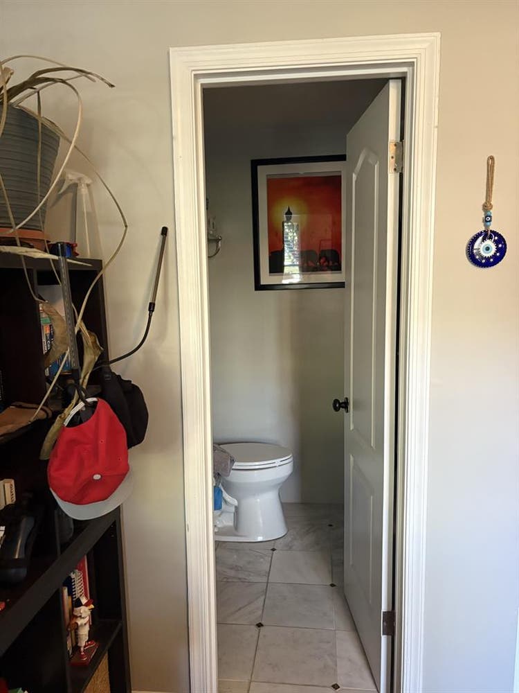 Bedroom and Private Bath, DuPont