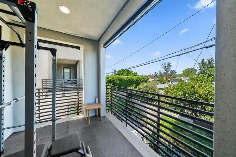 1 Room Available in Valley Glen, LA