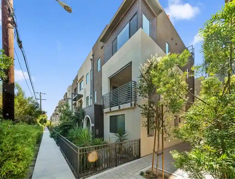 1 Room Available in Valley Glen, LA