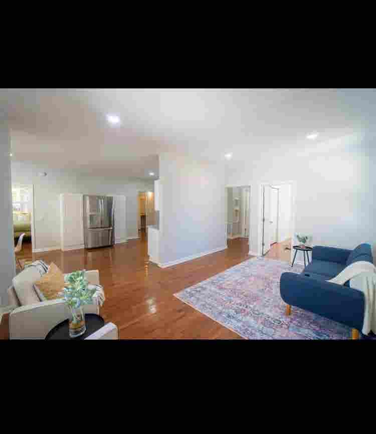 Looking for 3 roommates!