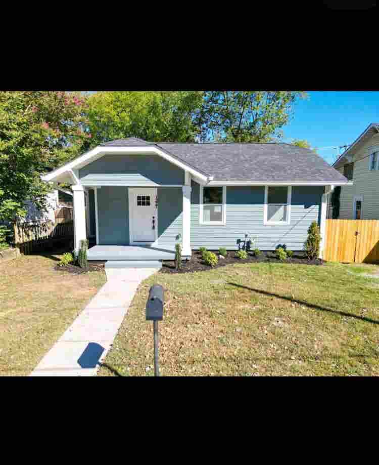 Looking for 3 roommates!