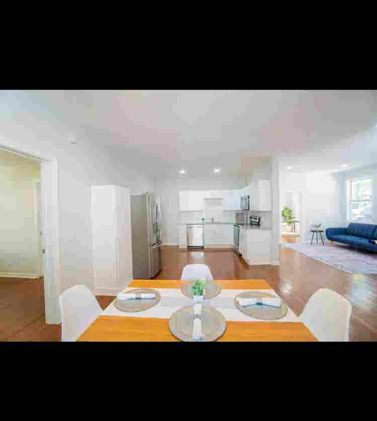 Looking for 3 roommates!