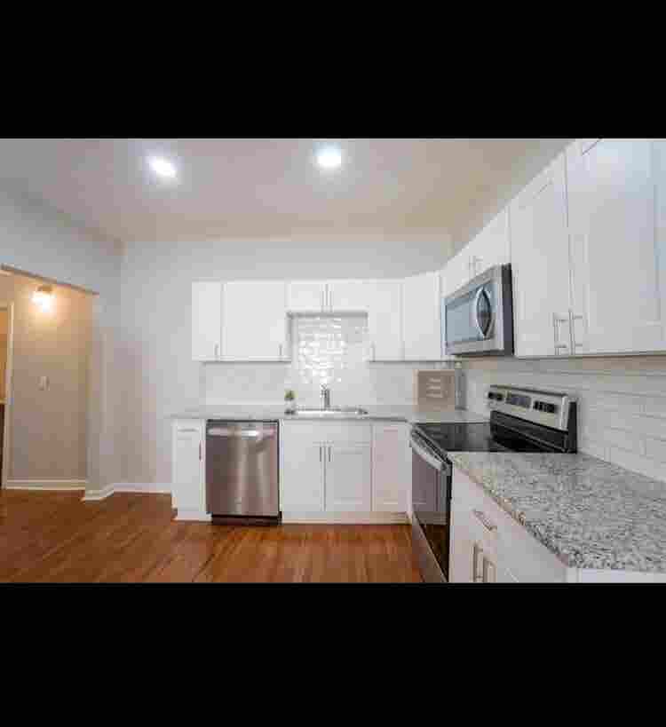 Looking for 3 roommates!