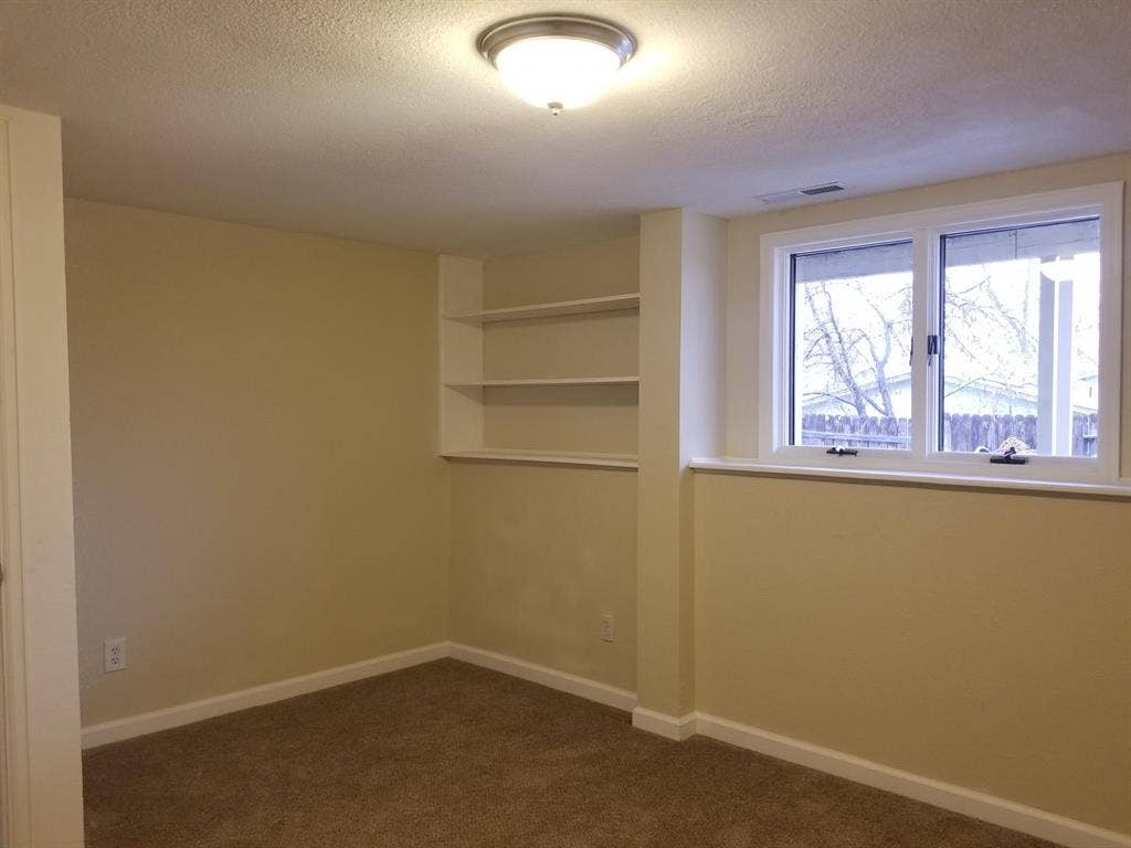 Longmont Private Room Available