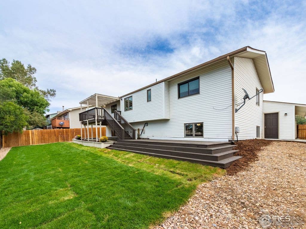 Longmont Private Room Available