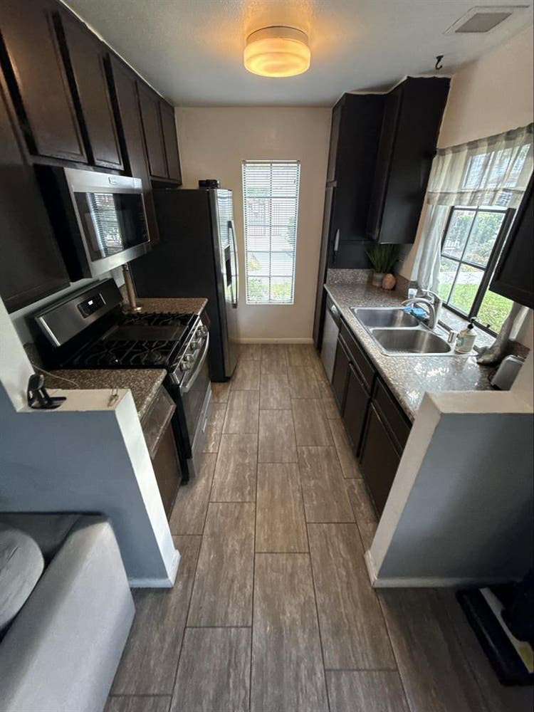 Private Bedroom+Private Bath in PQ