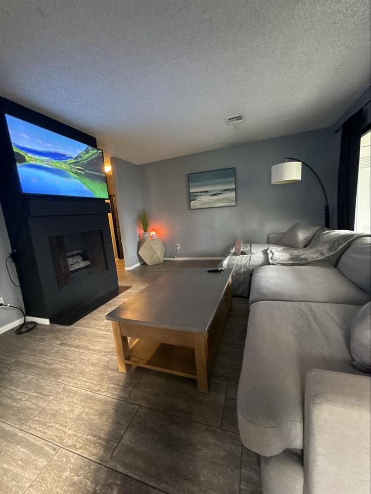 Private Bedroom+Private Bath in PQ