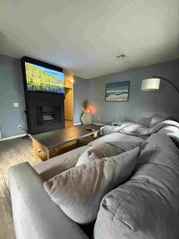 Private Bedroom+Private Bath in PQ