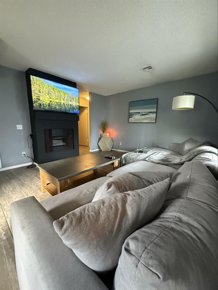 Private Bedroom+Private Bath in PQ