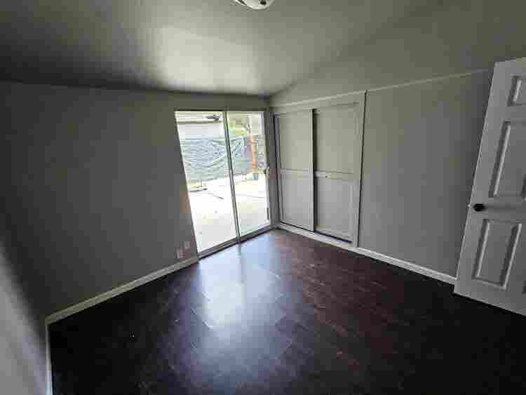 2 rooms - available immediately