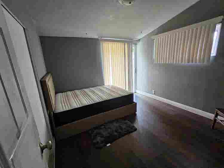 2 rooms - available immediately