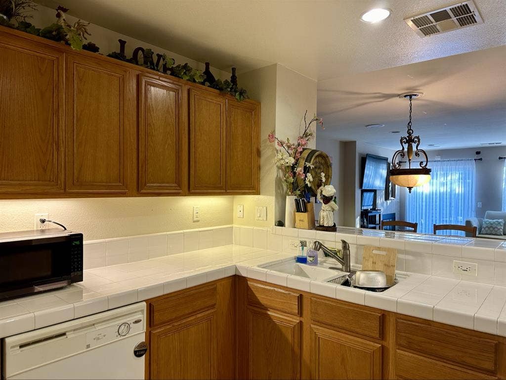 Shared bathroom 2 outdoor dogs