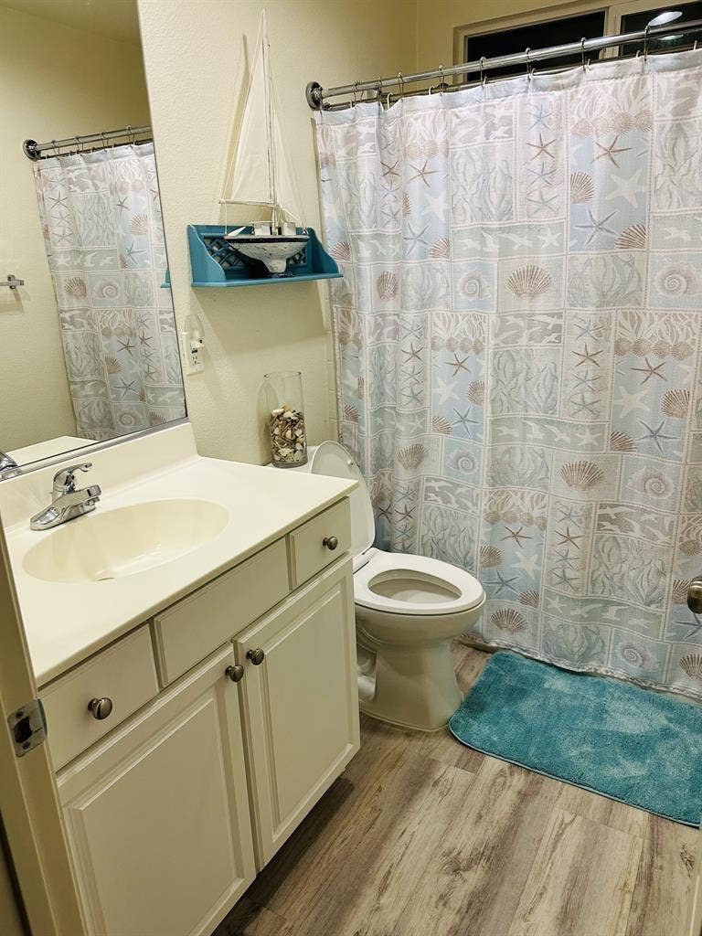 Shared bathroom 2 outdoor dogs