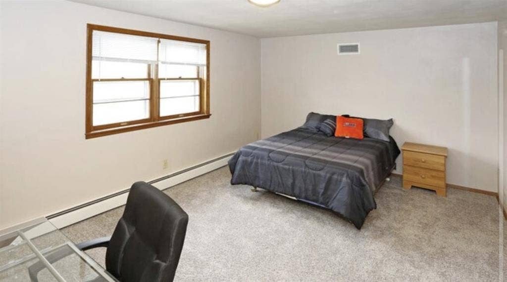 Female roommate needed