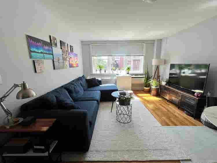 Bath Unit in White Plains!