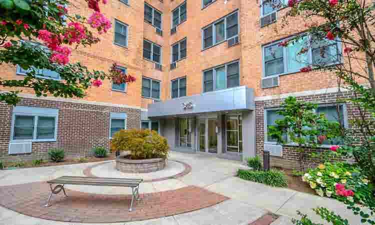 Bath Unit in White Plains!
