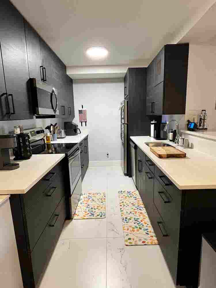 Bath Unit in White Plains!