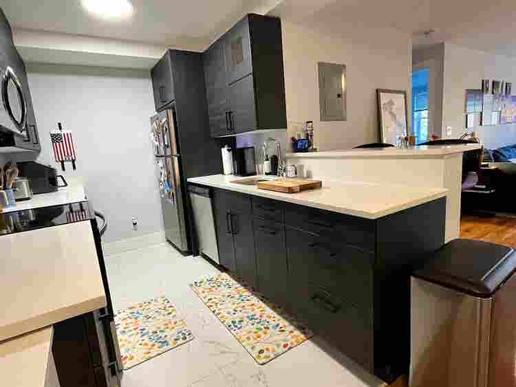 Bath Unit in White Plains!