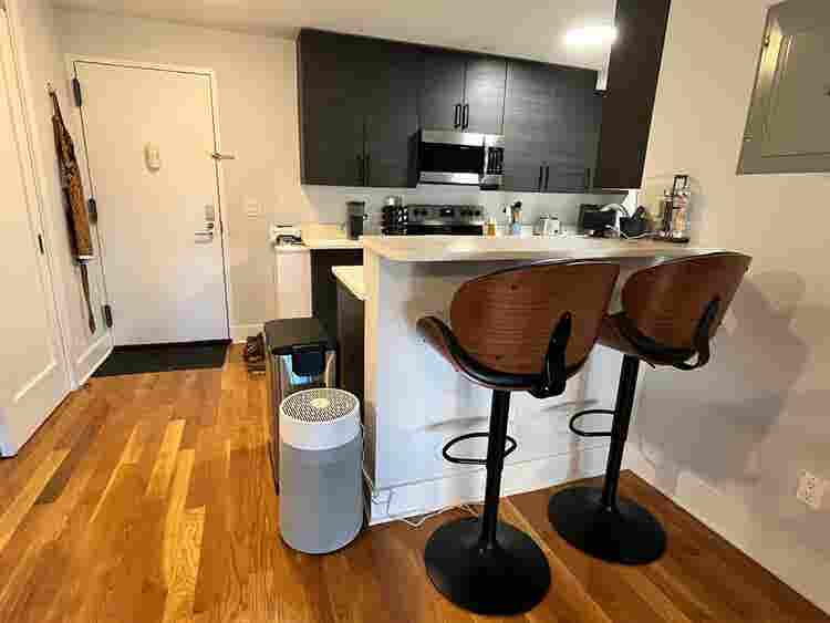 Bath Unit in White Plains!