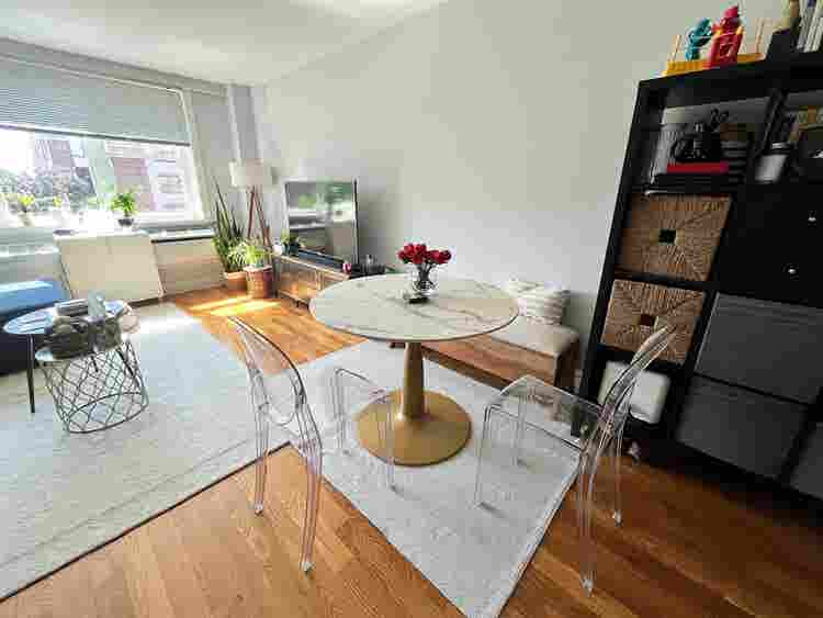 Bath Unit in White Plains!