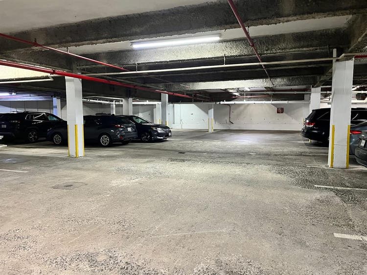 Bath Unit in White Plains!