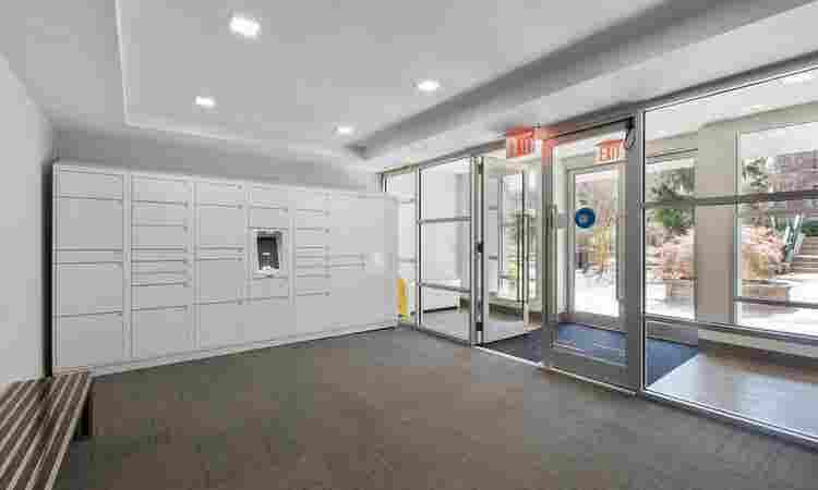 Bath Unit in White Plains!