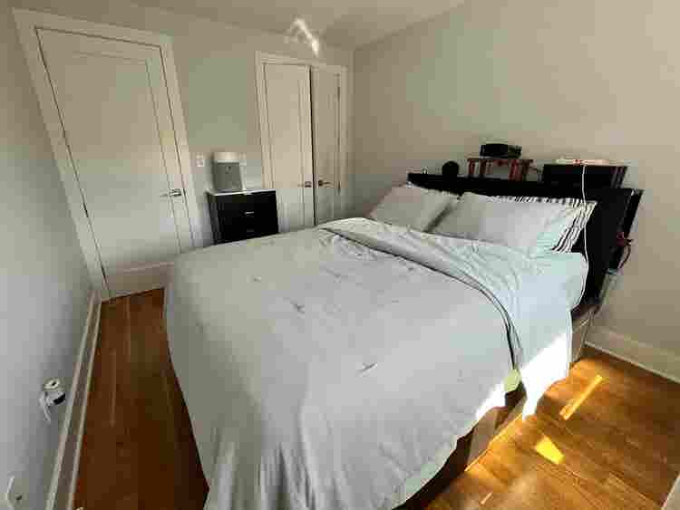 Bath Unit in White Plains!