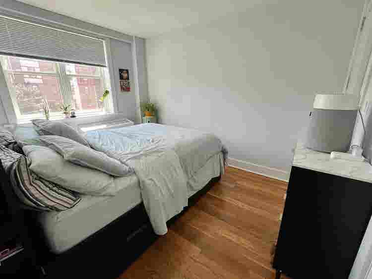 Bath Unit in White Plains!