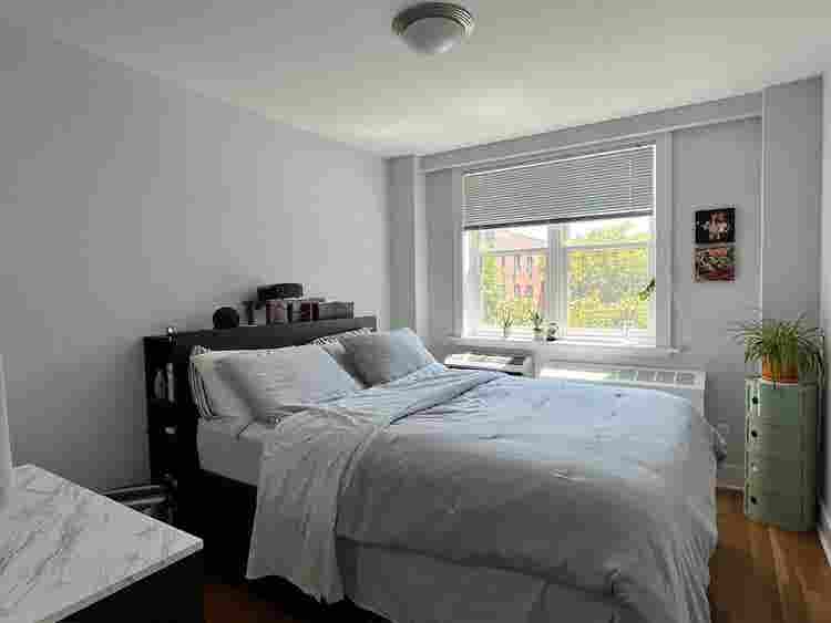Bath Unit in White Plains!