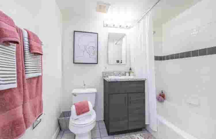 Private Room + Bathroom in N