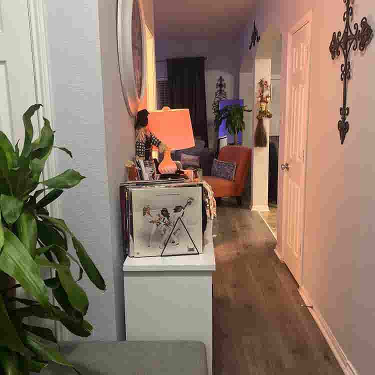 looking for a roommate.