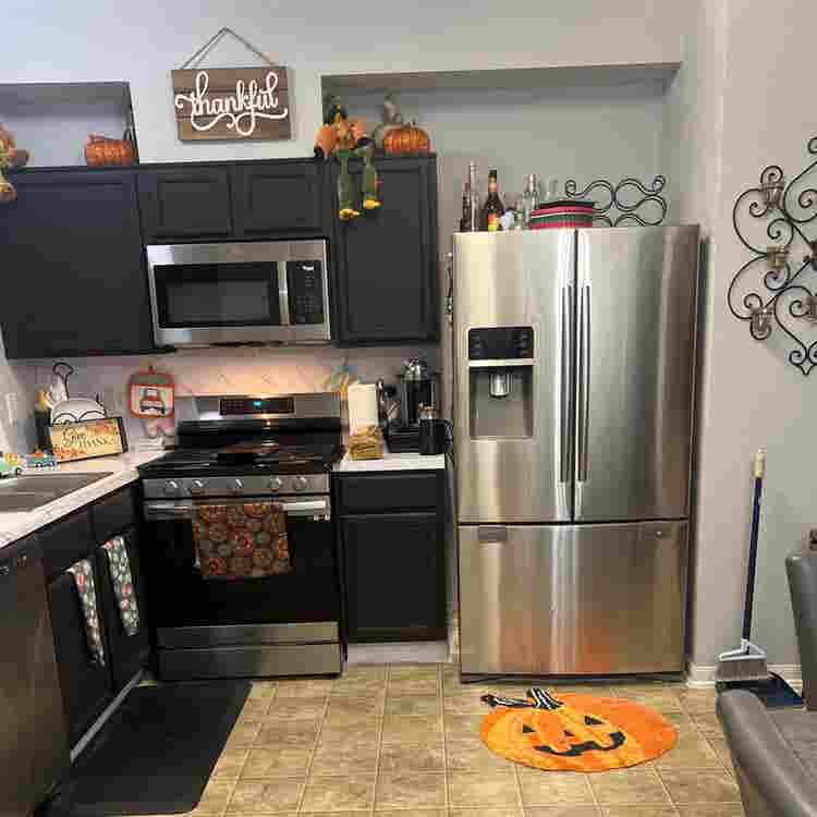 looking for a roommate.