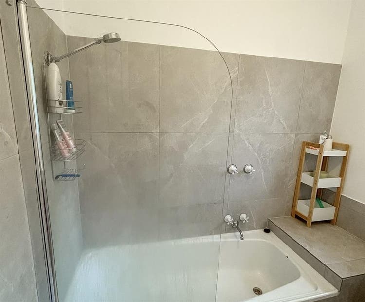 Unfurnished room - $/week