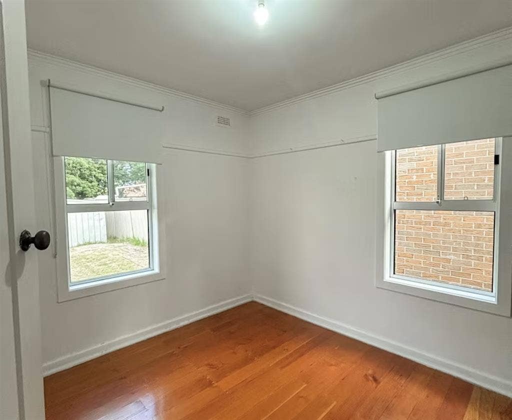 Unfurnished room - $/week