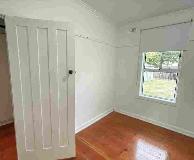 Unfurnished room - $/week