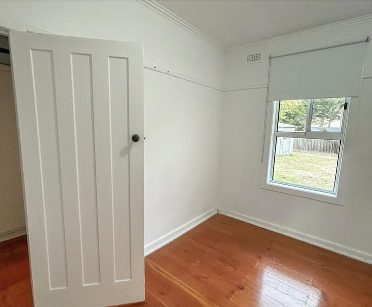 Unfurnished room - $/week