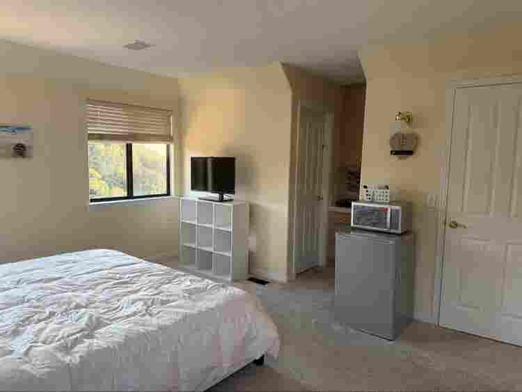 Oceanview bedroom with kitchenette
