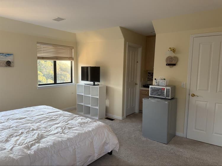 Oceanview bedroom with kitchenette