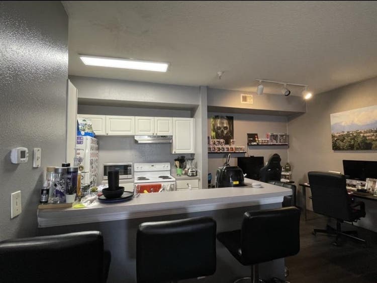 Furnished room in Metrowest