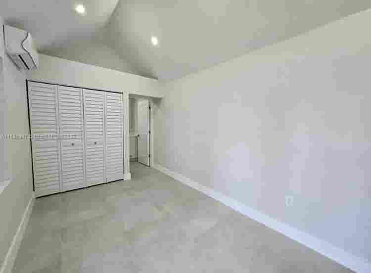 Cozy detached studio brand new.