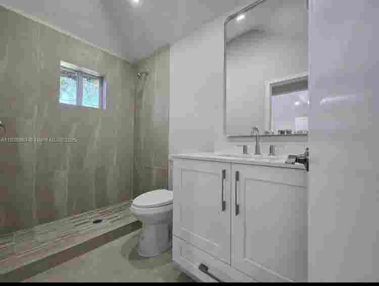 Cozy detached studio brand new.
