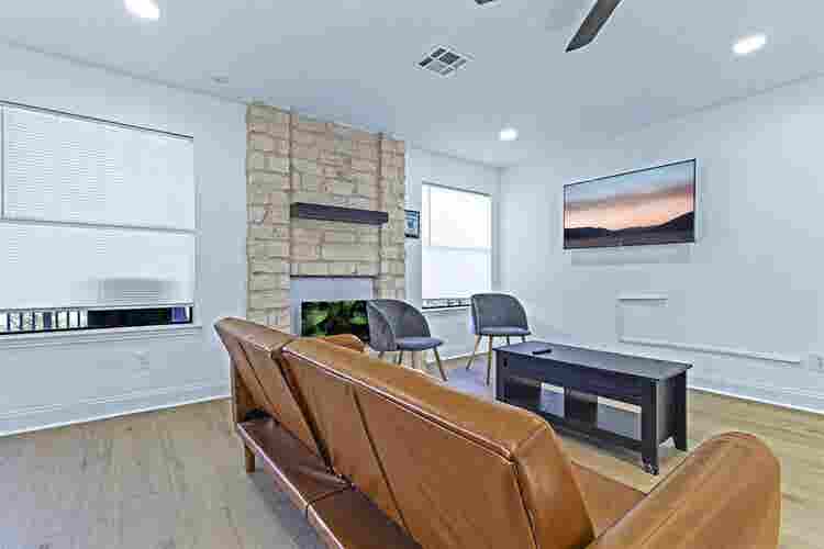1 BR in Austin