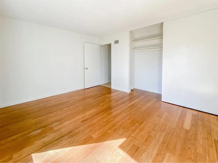 Lease
 Takeover - Private Bed & Bath